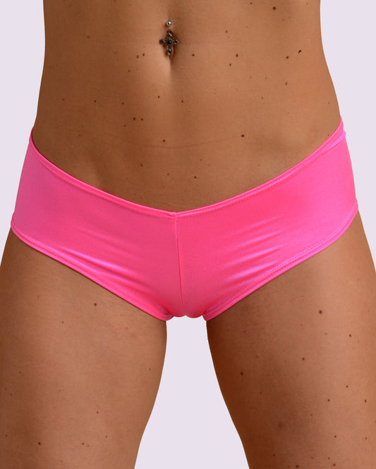 Medium Scrunch Back Short